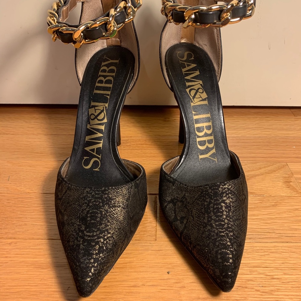 Black and gold heel